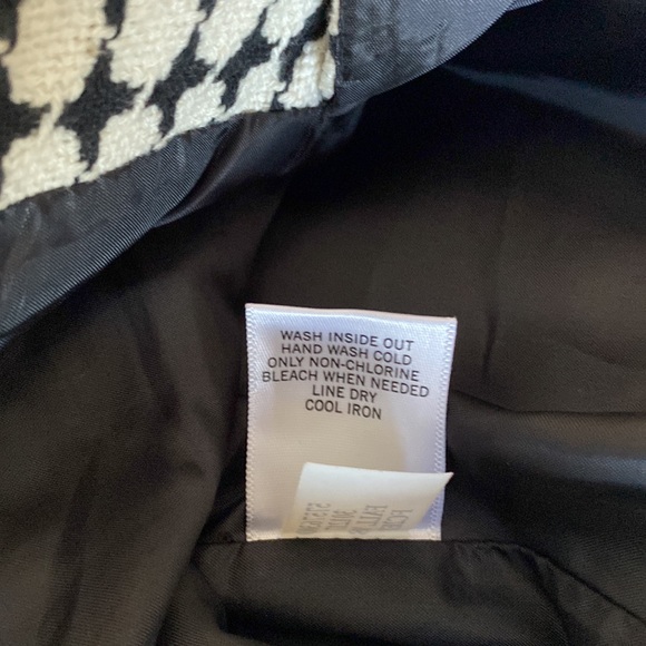 Banana Republic patterned black and white skirt (above the knee) - Picture 6 of 12